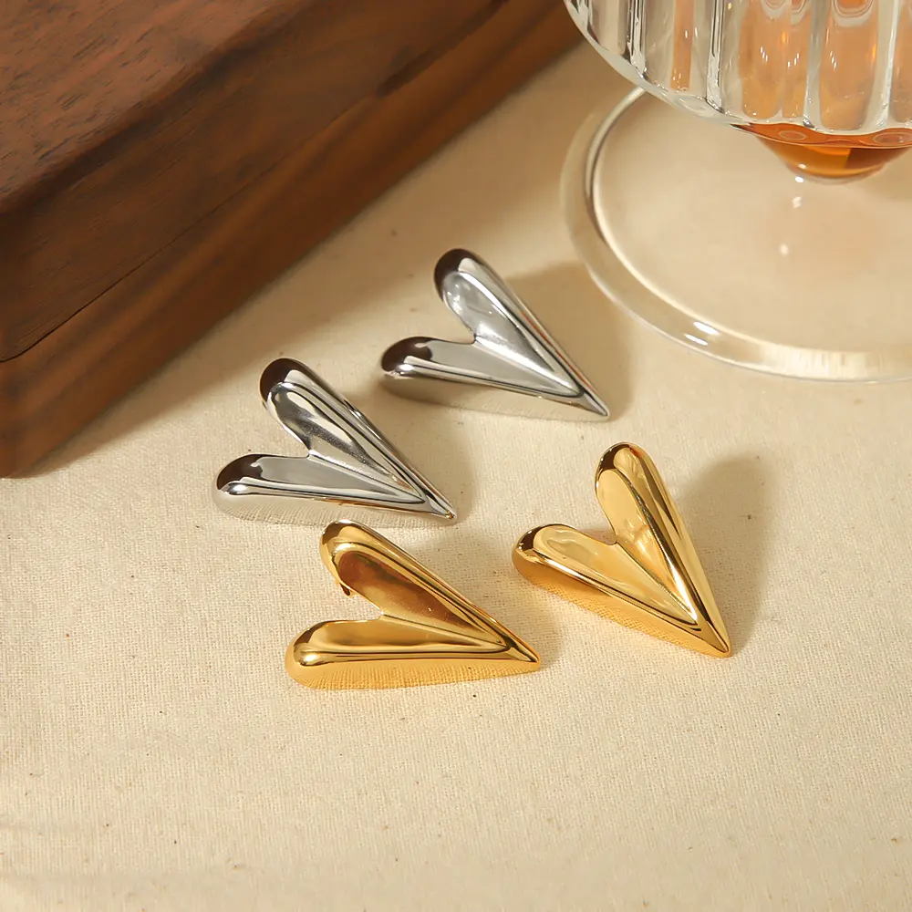 1 Pair Simple Versatile Style Heart Shape Stainless Steel 18K Gold Plated Women's Stud Earrings 